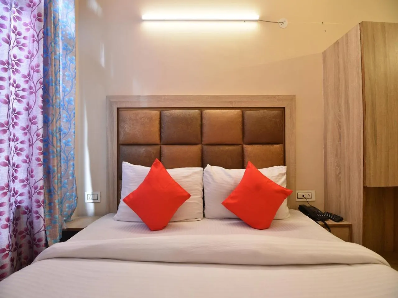 Oyo 10942 Home Inn シムラー 3*,  インド