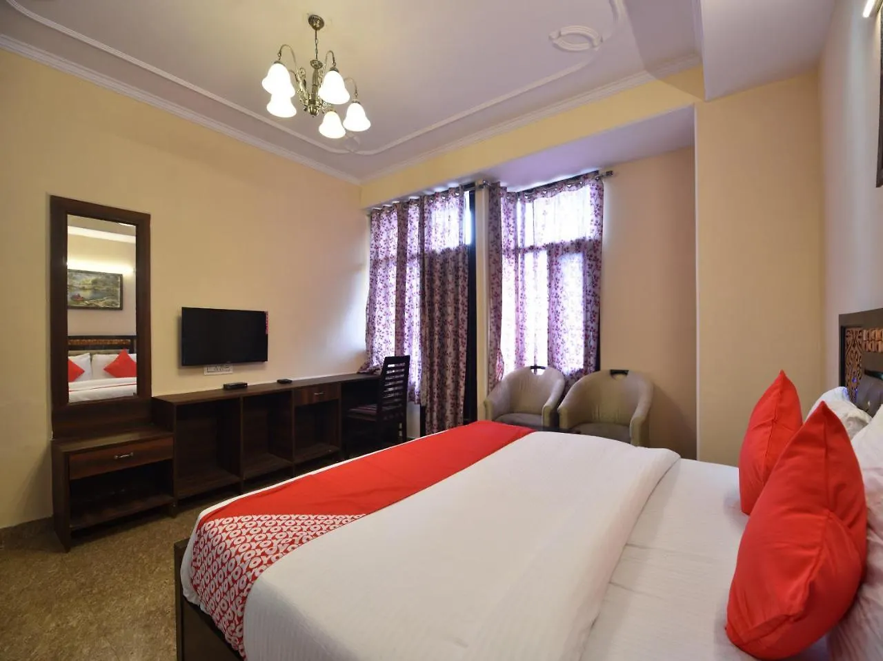 ベッド・アンド・ブレックファスト Oyo 10942 Home Inn シムラー