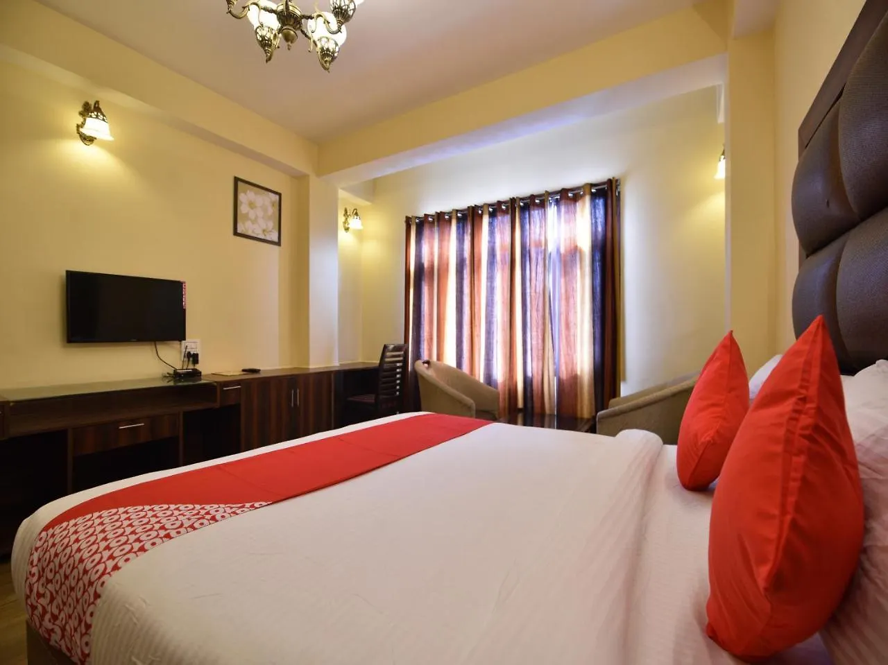 Oyo 10942 Home Inn Shimla 3*,  India
