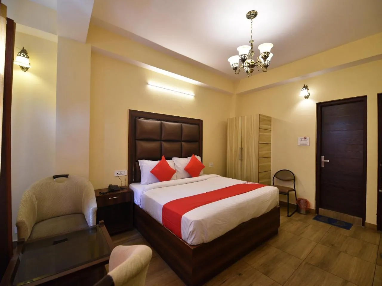 Oyo 10942 Home Inn Shimla Bed & Breakfast